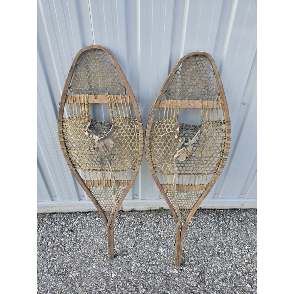 VINTAGE OLD NATIVE CANADIAN SNOWSHOES ART PIECE